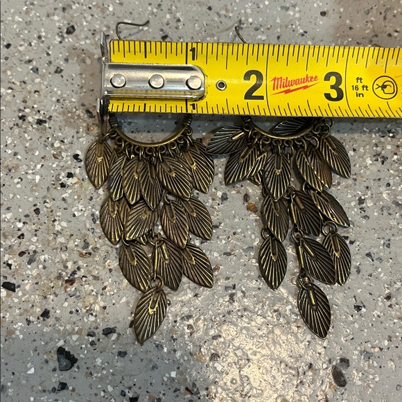 PAPARAZZI FEATHER FRENZY LIGHTWEIGHT BRASS TONE DANGLING FISH HOOK EARRINGS - Picture 6 of 7